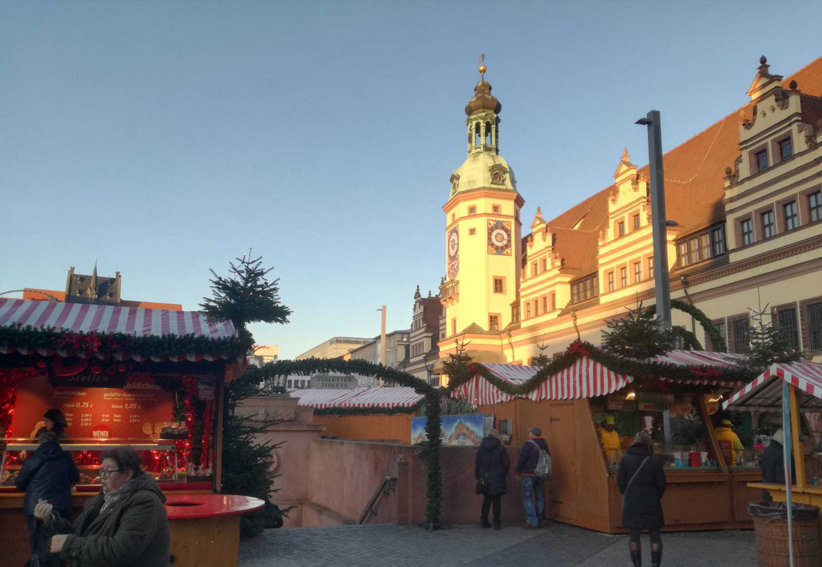 Auf diesem Bild sehen Sie den Weihnachtsmarkt in Leipzig.