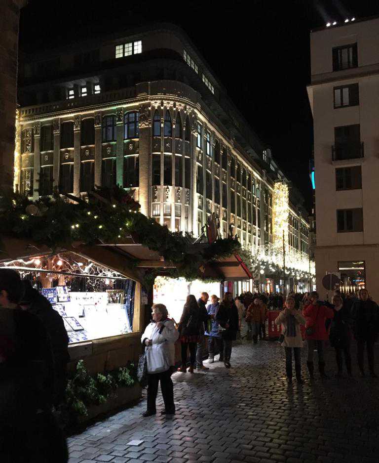 Auf diesem Bild sehen Sie den Weihnachtsmarkt in Leipzig.
