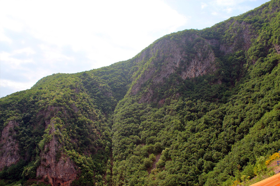 Auf diesem Foto sehen Sie eine Berglandschaft in Bosnien Herzegowina.